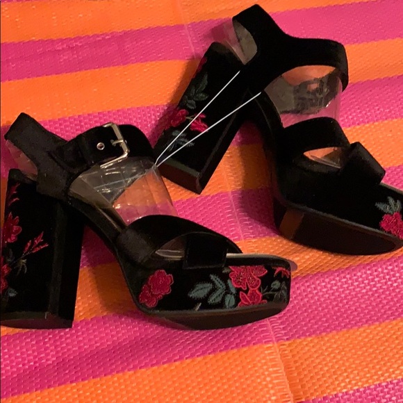 Black suede sandals - Picture 2 of 4